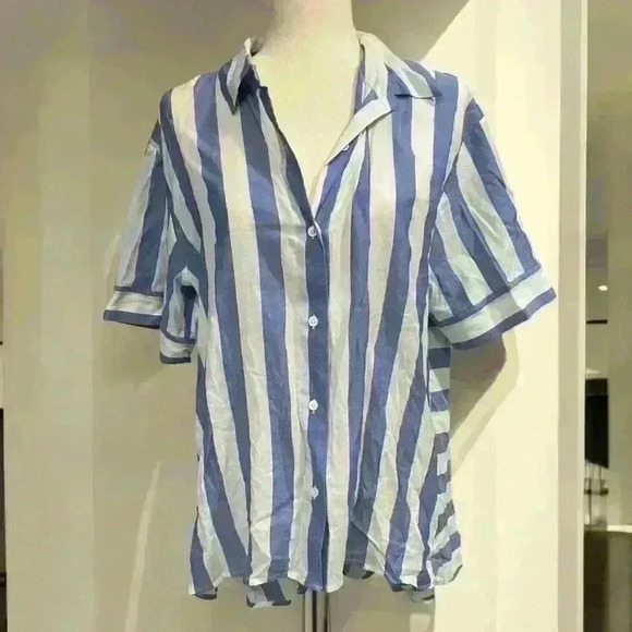 Vince Camuto High- Low button up top - Picture 4 of 7